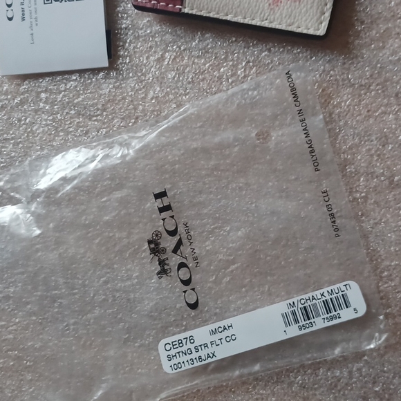 SOLD - NWT COACH Card Case With Shooting Star Print - Picture 3 of 6